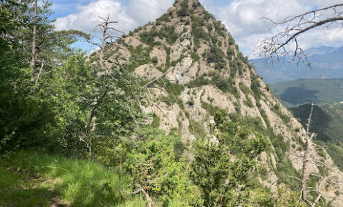 Roc de les Monges (1415 m), serrat de Vilella, Santuari dels Tossals , Serra dels Tossals de Capolat