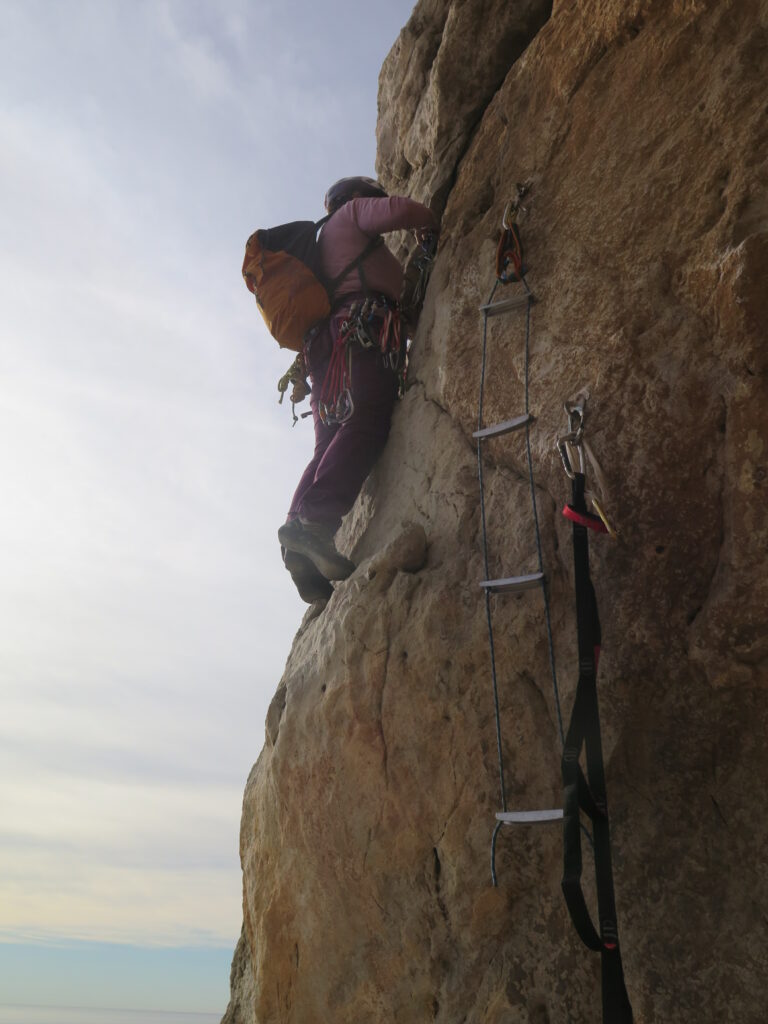 Escalada via llarga al Garraf (Al costat del mar)