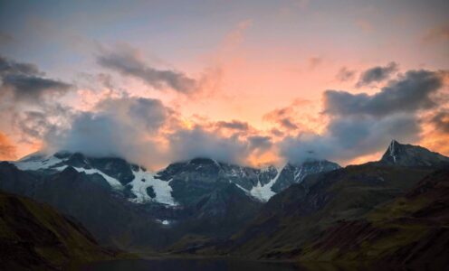 Documental Huayhuash 16.1.2025  video trailer enllaç