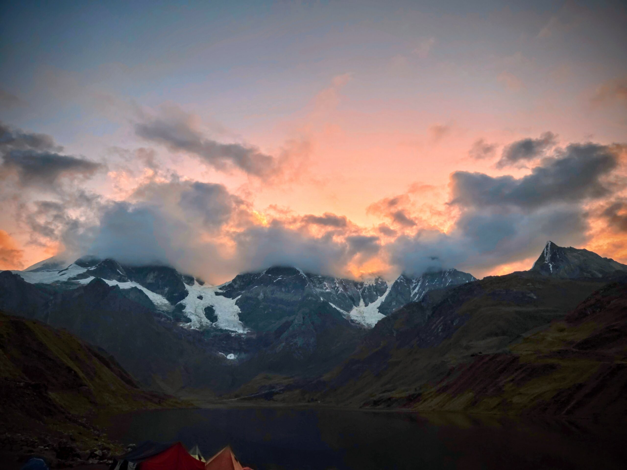 Documental Huayhuash 16.1.2025  video trailer enllaç