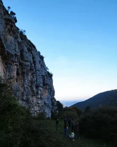 Escalada via llarga – Berguedà (Esqueis i cinglera de Corbera)